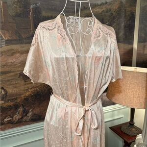 (M) VTG Vanity Fair Floral Lace Robe - Cream and Pink Chemise